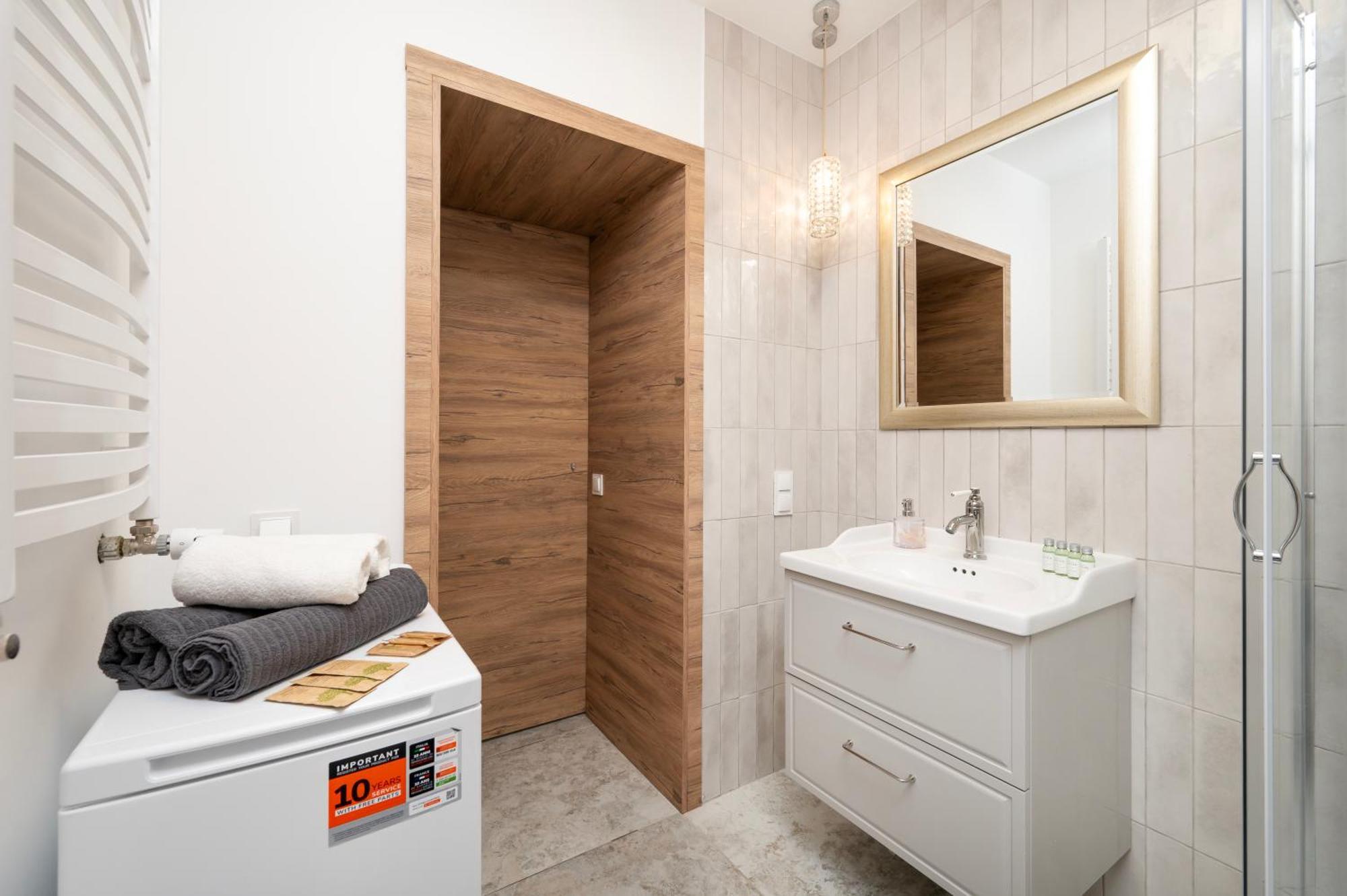 Lodz Jaracza Apt - Workspace, Parking, Park Nearby - By Rentujemy Exterior foto